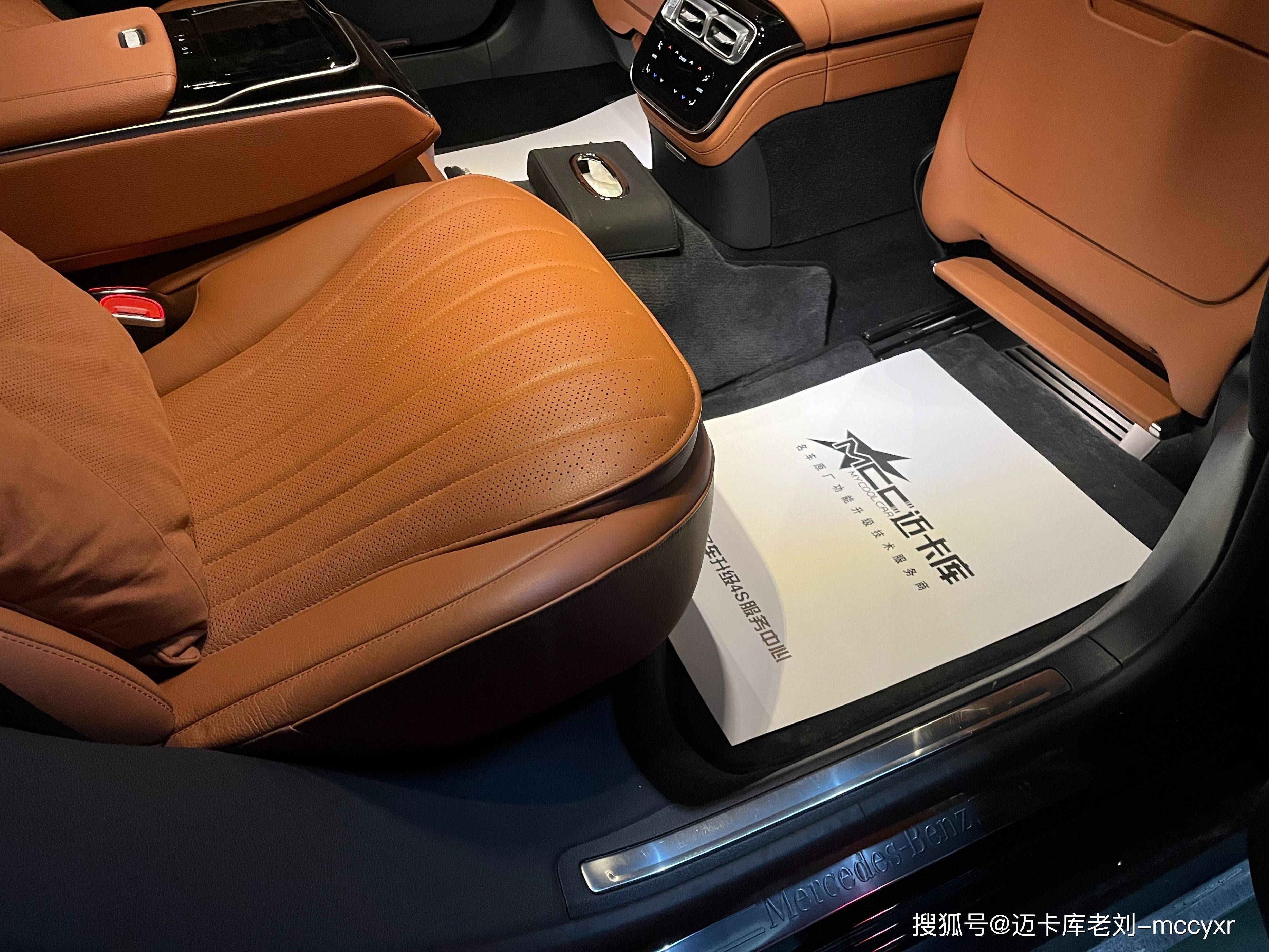 奔驰s450老板位的舒适享受,升级一键躺,桃木方向盘,旋转高音等_搜狐