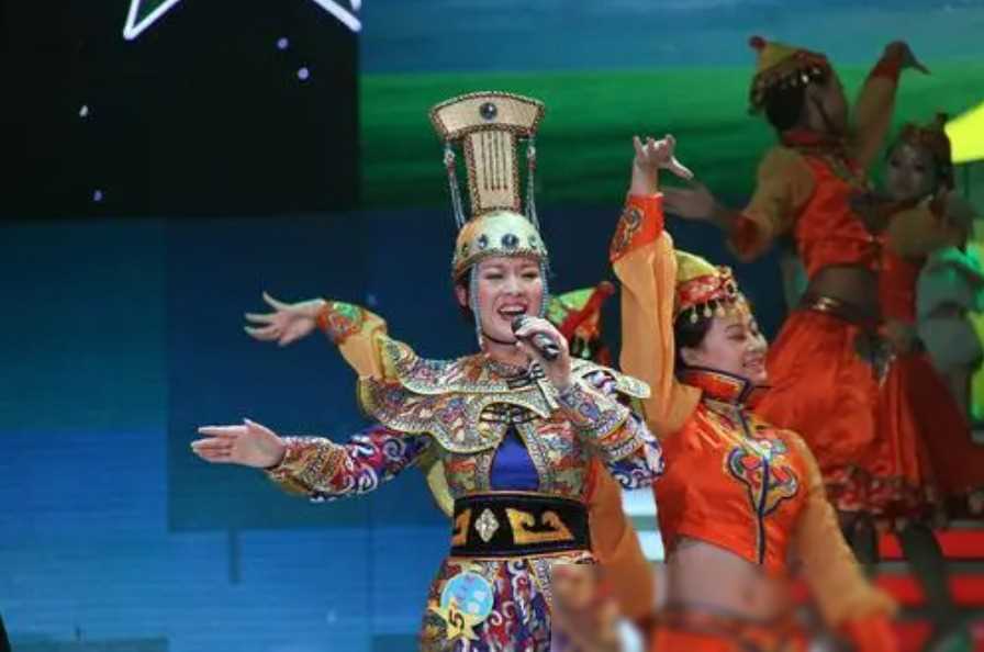 原创星光大道节目调整回归原始主持人与赛制观众评价不尽理想