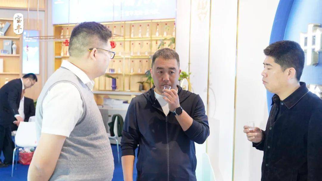 进行深度洽谈,整体设计在大气磅礴之中又透着清新时尚,清香舒适的格调