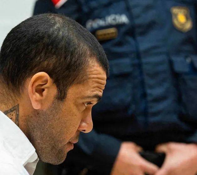 原创入狱1年阿尔维斯破产43亿财富被掏空倒欠银行15万元