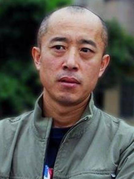 创作者
            周英杰首先需要非常感谢的“恶棍”，才上场几秒钟，就帮他几百块几百万电影票房(图2)