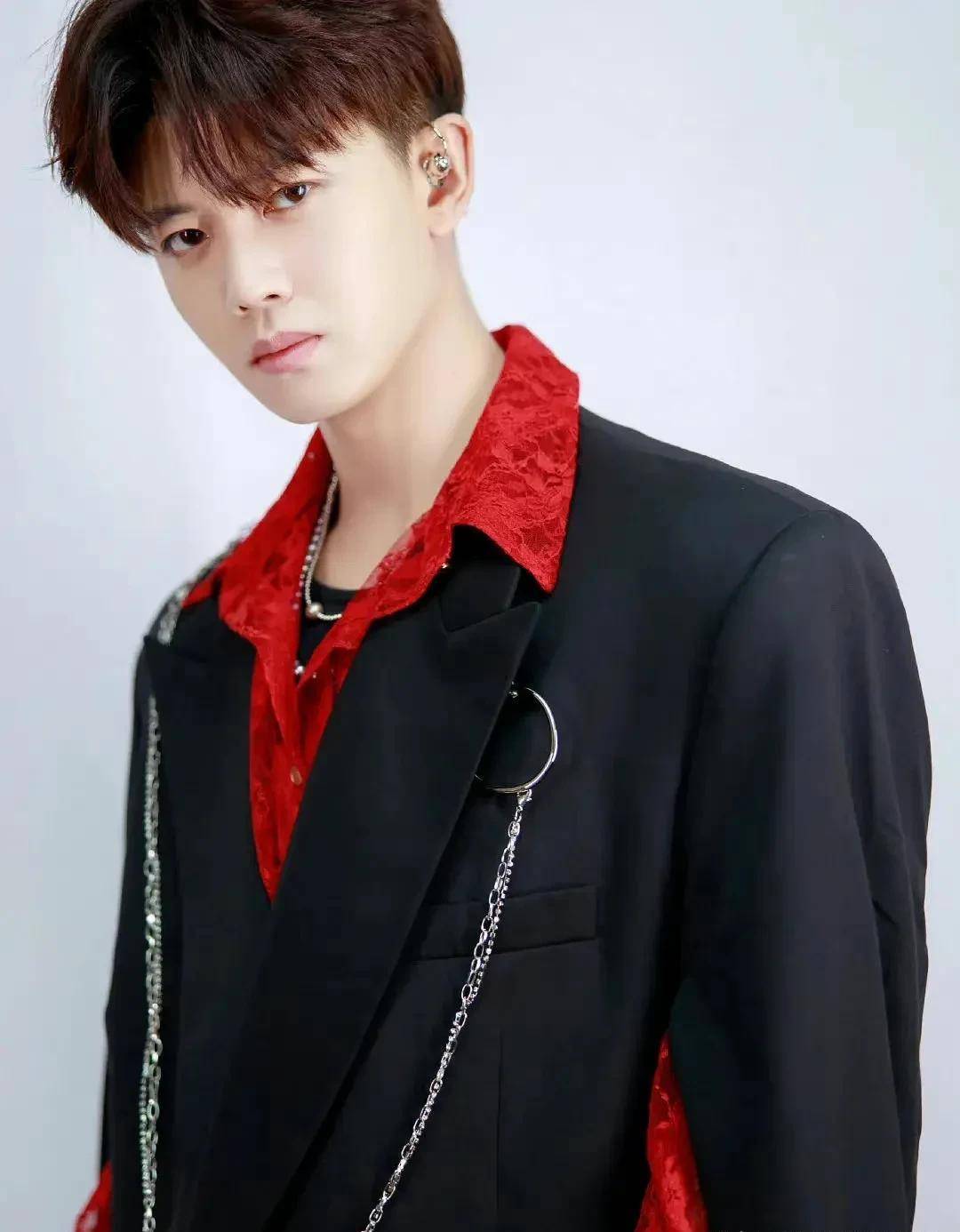 原创男明星就要化爱豆妆王一博檀健次惊艳朱一龙鹿晗太合适