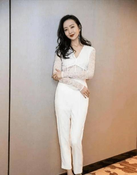 原创王鸥终于剪掉10年长发一身牛仔造型配短发a爆看了都想剪