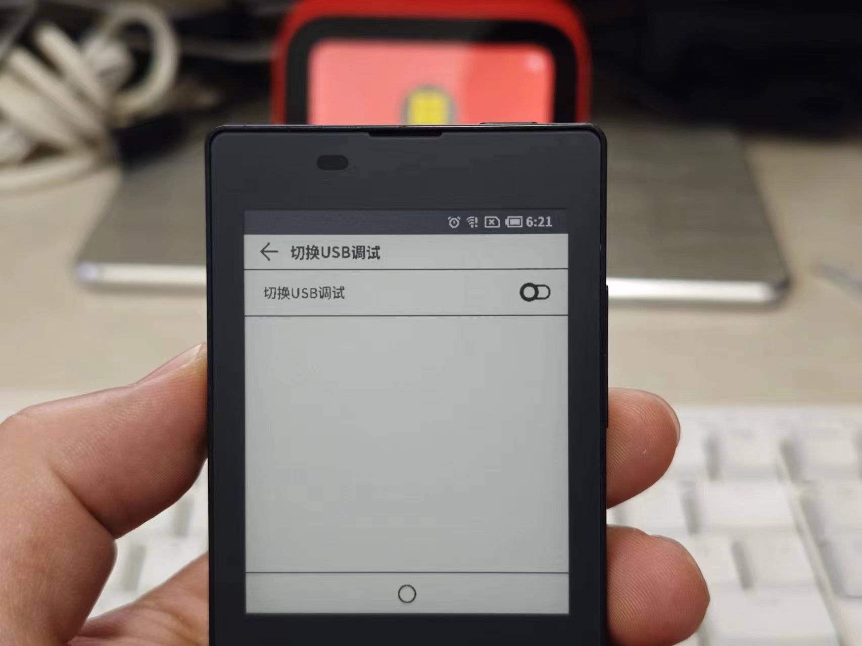 原创这部洋垃圾墨水屏手机才280元跟mp3一样大轻至47克