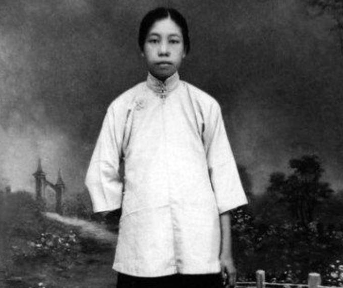 原创鲁迅不为人知的一面只吸廉价香烟一生烟不离手想戒戒不掉