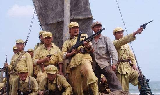 昨日看电视剧《东方》第20集中,韩先楚正坐在海边眺望远方.