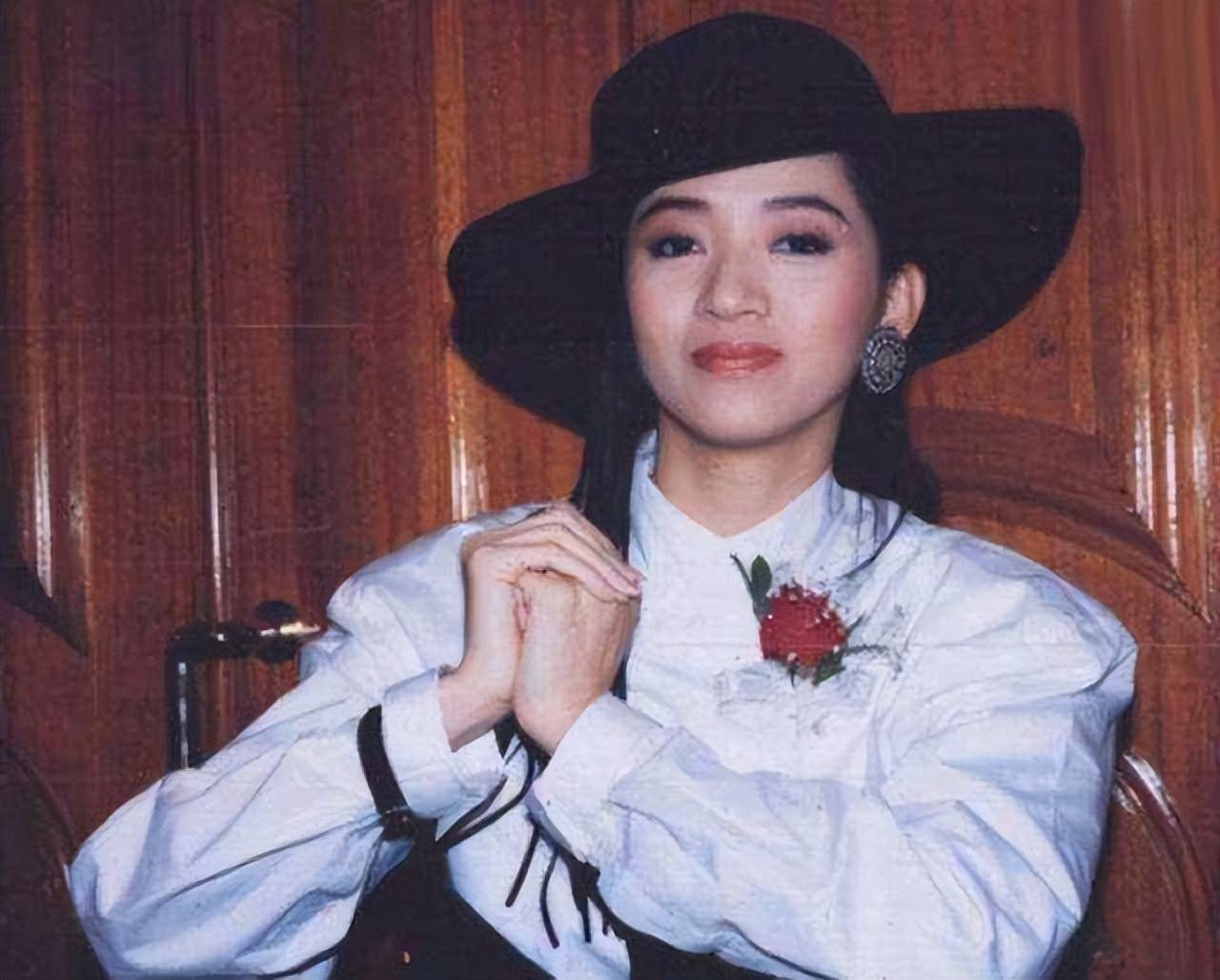 著名女演员50岁在片场离世,一生未婚未育,死后器官捐献救8人_孟庭丽