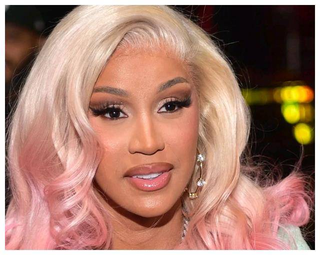 卡迪b牙齿掉了年度最大乌龙看哭众人