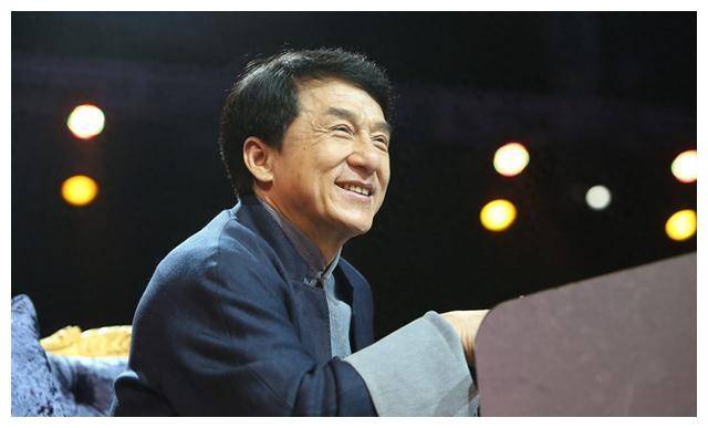 成龙70岁毛发全白身体状况引关注工作人员澄清幕后内情