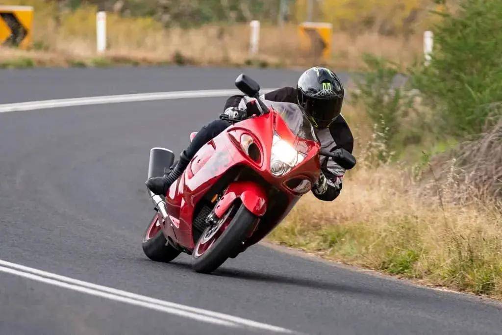 世界上最快的量产摩托车铃木隼究竟是一种怎样的存在?