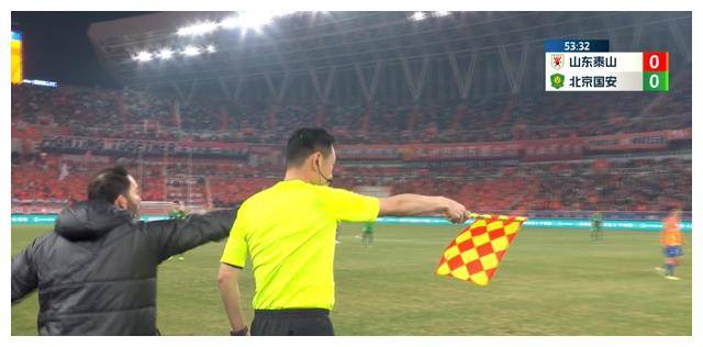 原创膝盖遭重击是因为杨梓豪犯规真相揭晓