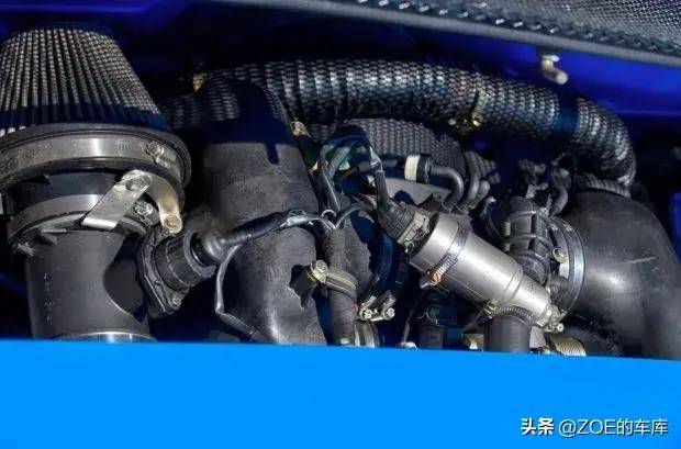 6公升水平对置六缸发动机,其实来自1998年的保时捷911(993).