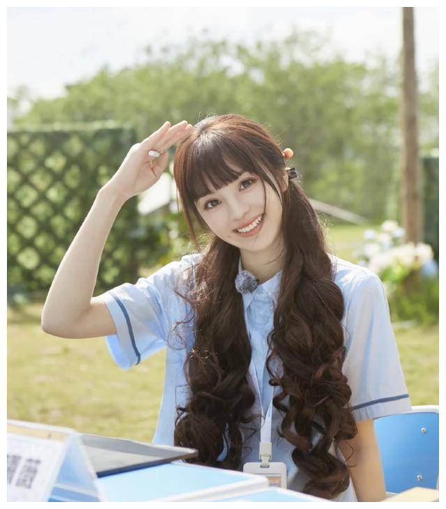 女演员田曦薇素颜亮相,颜值依旧在线,清新自然甜美活泼圈粉无数_人们