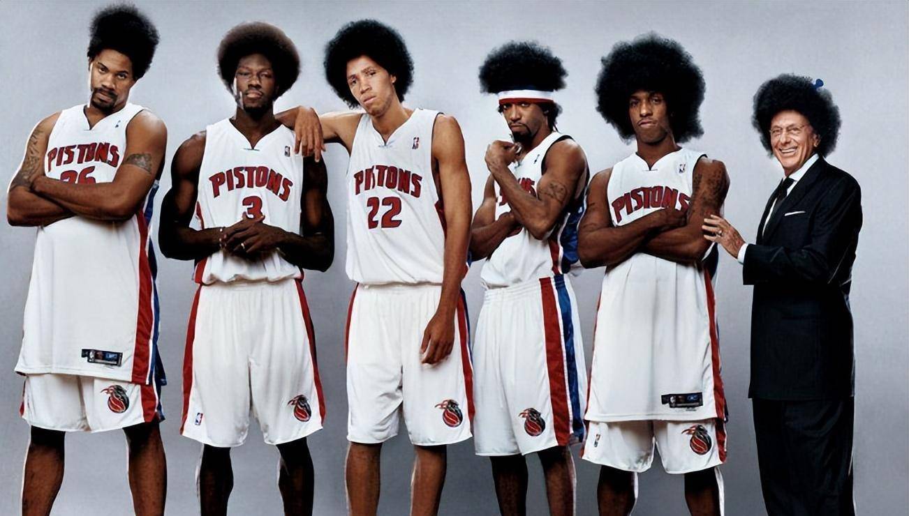 说起本华莱士大家都应该记得把,4次防守一阵还有4次最佳防守球员,可以