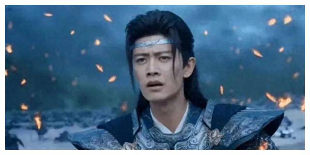 任嘉伦这个颜值和演技在线的小哥,在剧里分饰两角,这本来是让人特别