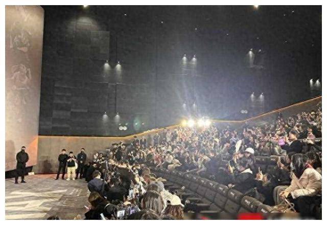 "路演电影票爆红,价格狂涨,是否值得入场?"_票价_观众_宣传