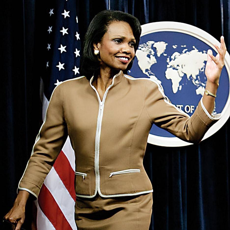 2013年小布什在被推进手术室前,向妻子痛哭忏悔:和赖斯有过暧昧_劳拉