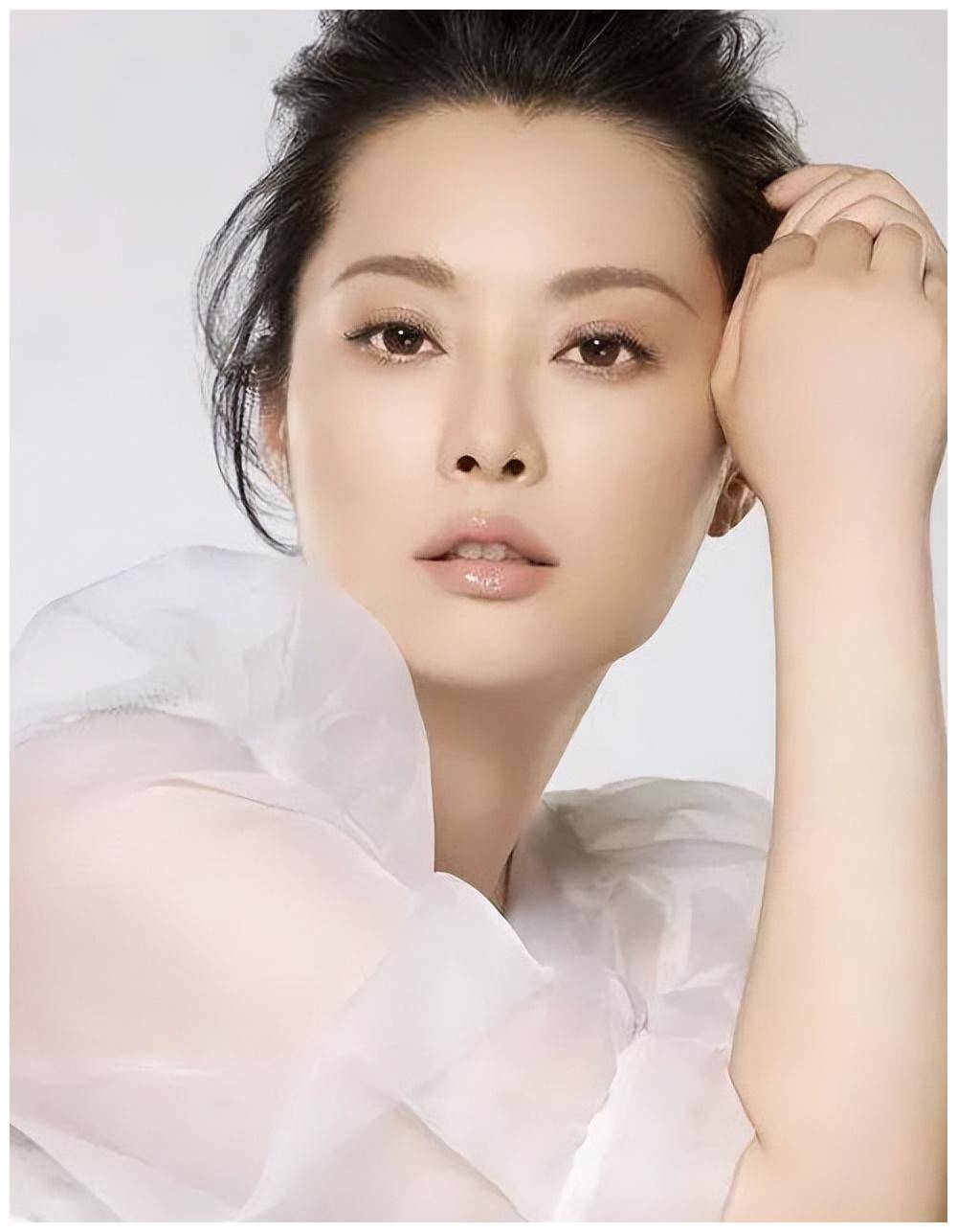 袁立 和张怡宁老公同居12年,分手后三婚两离,如今过的怎么样?