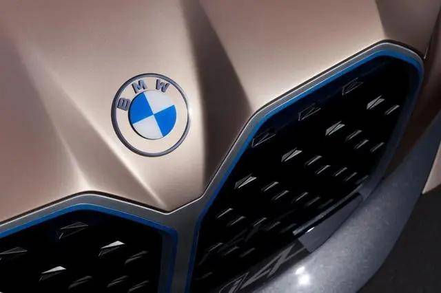 别看不起国产车标了!保时捷旧logo还不如宝骏,宝马的