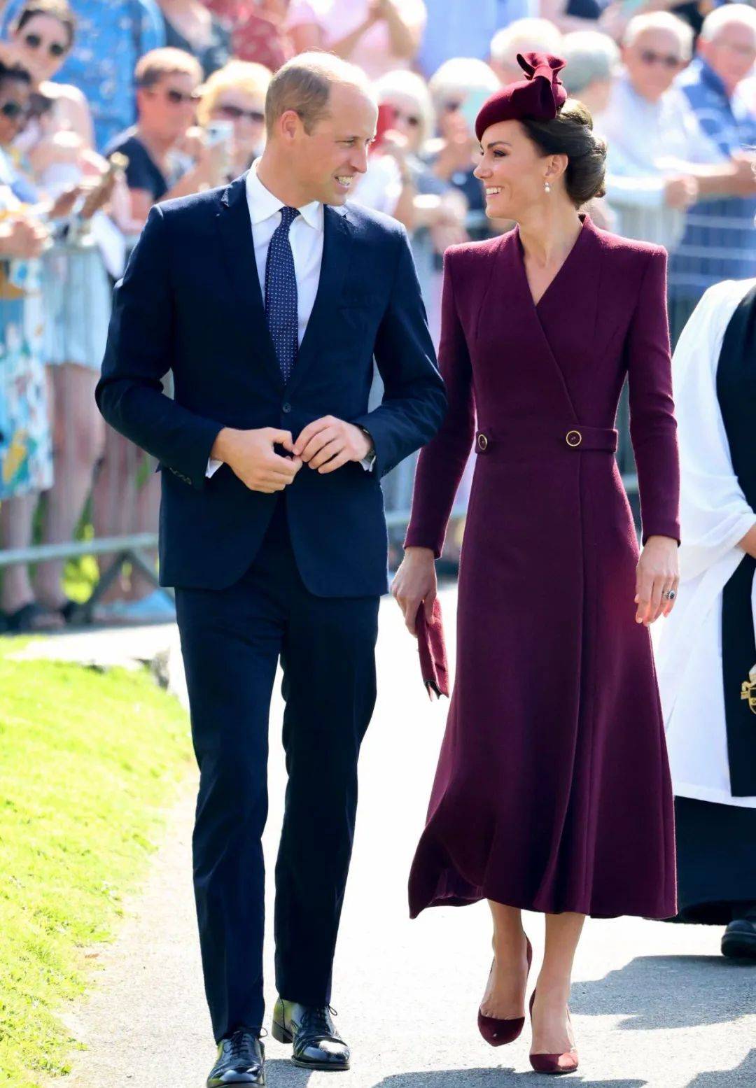 威廉凯特第二波回应弄巧成拙;论危机公关,还得是女王,威凯太嫩