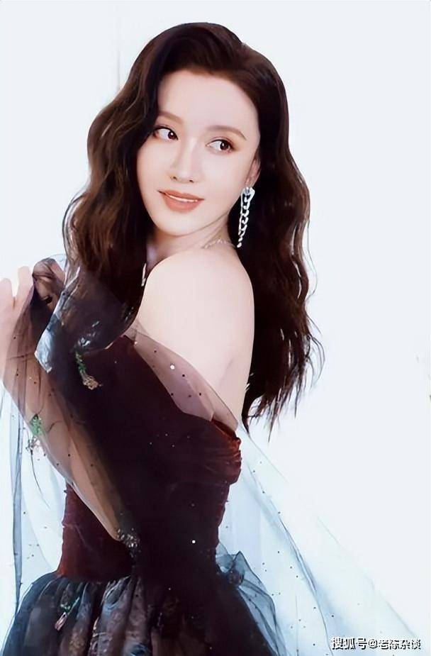 原创这谁顶得住嘛43岁张萌饱满性感韵味十足