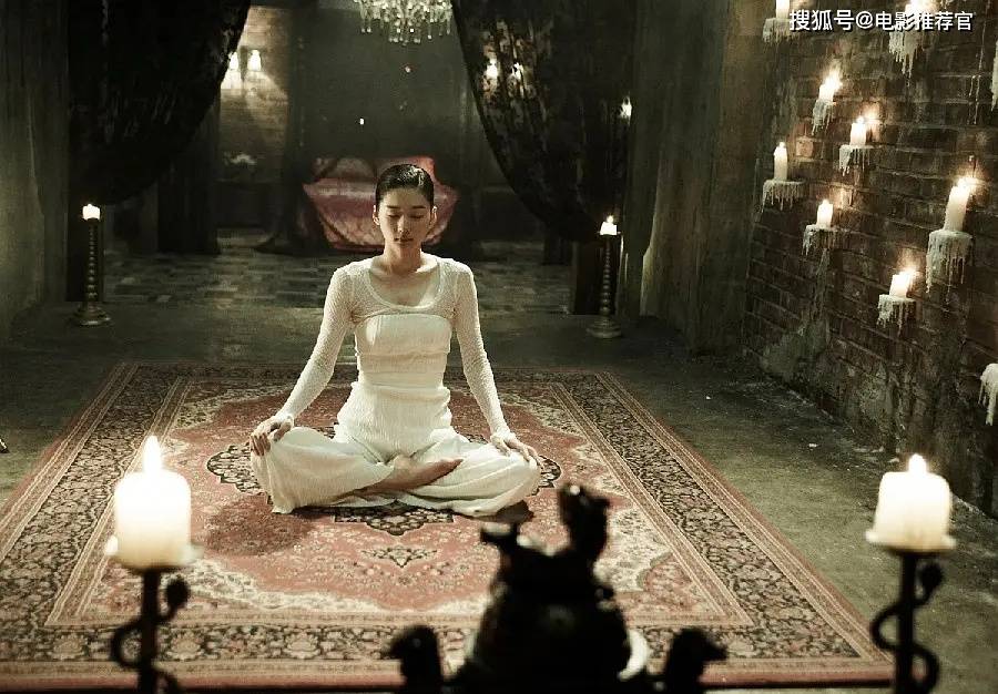 惊悚尺度电影《瑜伽学院》:扭曲的美丽追求与灵魂的诅咒