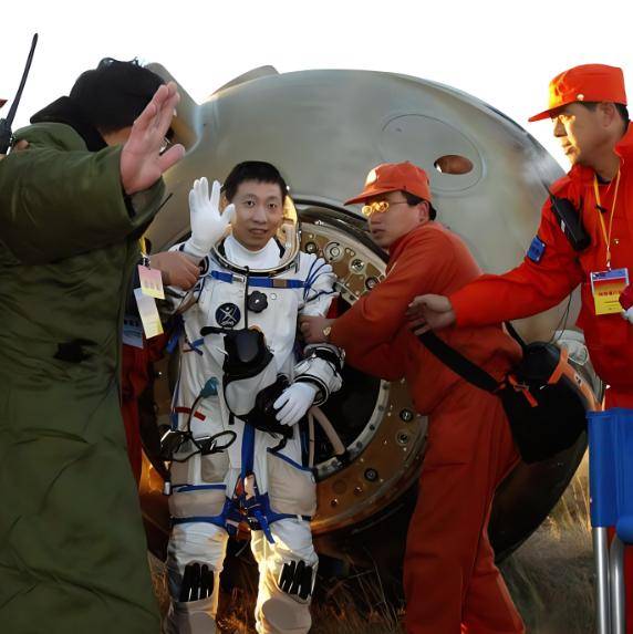原创2003年杨利伟回地球后为啥再也没有重返太空