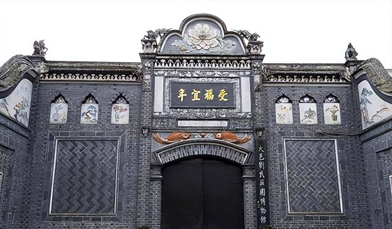 原创49年刘文彩公馆的树上站满乌鸦他嚷着要回安仁镇在半路上断气