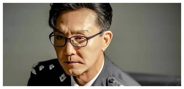 怪不得演警察那么像,这5位演员都是真警察,最后一位是"警花"_张家辉
