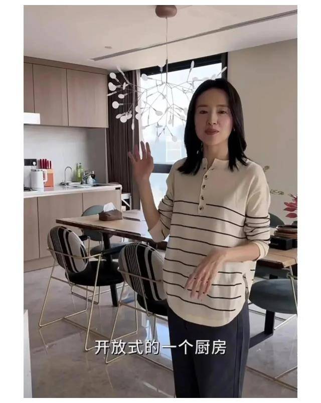 董洁再翻红看了她的直播和4000w豪宅只想感叹冷清秋回来了