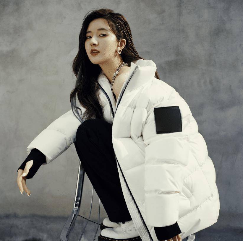 赵露思晒广告造型风格多变造型养眼小蛮腰格外引人注意