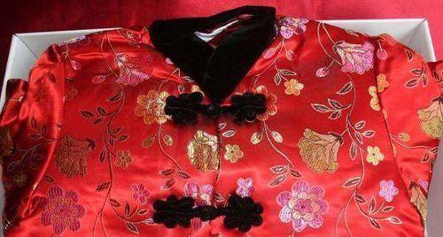 通常身分越高,小殓衣衾越多,越贵重.