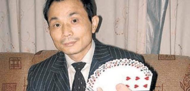 狂赚600万,出老千被剁双腿,多年后在出租屋中去世_尧建云_杨红光_因为