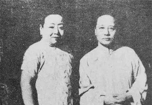 其父亲名为爱新觉罗·载滢,祖父为爱新觉罗·奕䜣,奕䜣是道光皇帝的第