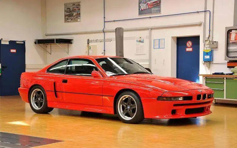 1991年诞生的宝马m8(图片|配置|询价)搭载一台550马力的v12发动机