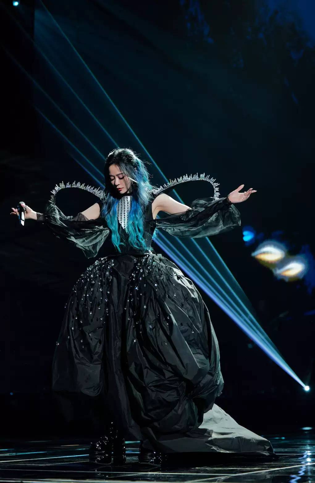 发表了中文专辑7张,英文专辑1张,发行近三百首作品,举办个人演唱会40