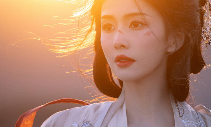 到底是谁说白鹿普？网友：穿上汉服后小说女主有脸了！
