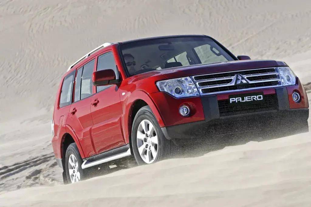 1999年第三代帕杰罗亮相,也就是v7x系列,变化最大的地方在于它采用了