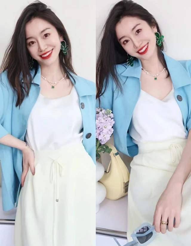 白色背心不愧是夏日必备这样搭配清爽简约舒适不费力