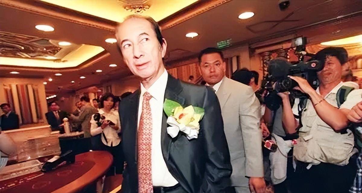 赌王何鸿燊割阑尾四姨太梁安琪一句话令他恐慌随后怎么做