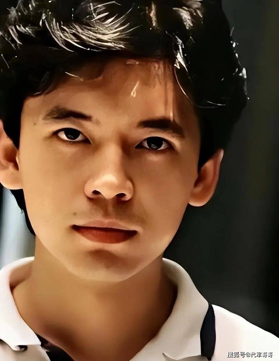 29岁娶初恋为妻,相濡以沫30年,堪称最美好的爱情_何政军_中戏_范雨