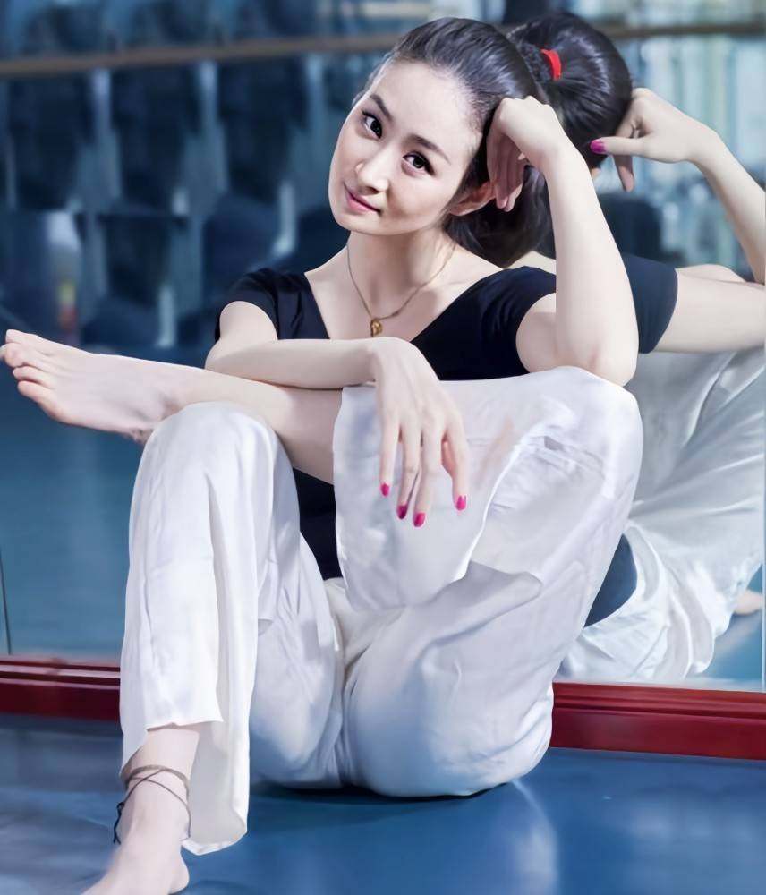 "王小蒙"王亚彬,离开象牙山也能活的精彩,现在她已经闻名世界