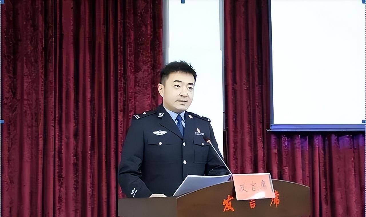 这样连续而巨大的打击,对于一个孩子而言是致命的,但卫辰尧并没有一直