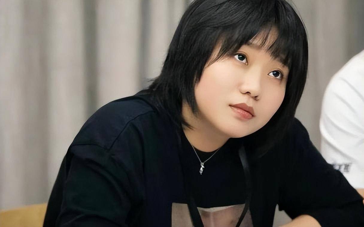 李雪琴综艺近照曝光!身材暴瘦颜值飙升,网友称其酷似韩国女团