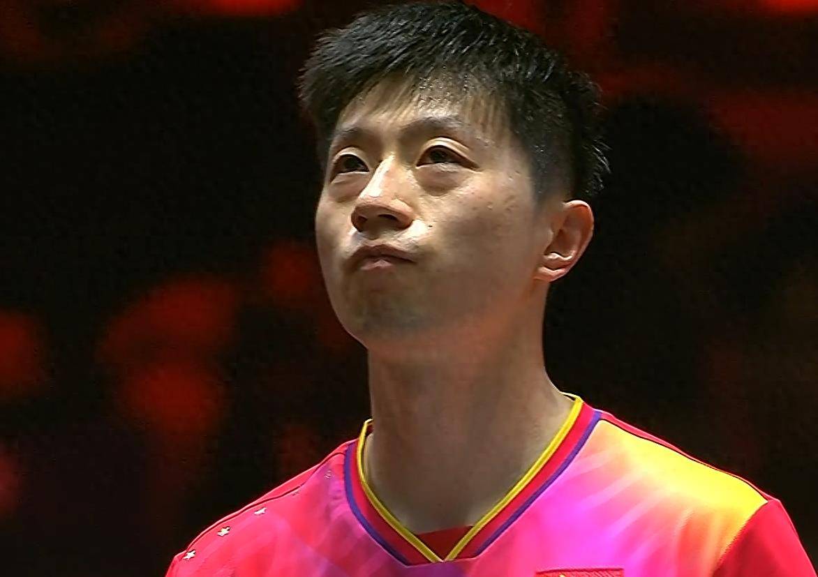 国乒双雄离场樊振东输完马龙输刘国梁脸色难看王皓坐卧不安