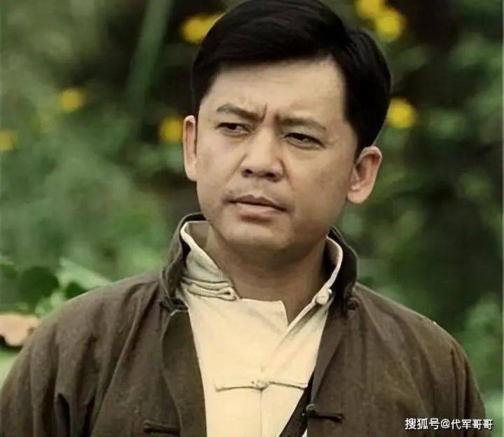 三,29岁,他迎来人生最重要的结合1992年,29岁的何政军和范雨在北京