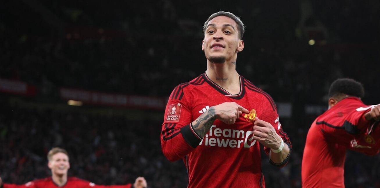 利物浦排出433进攻阵型.迪亚斯,努涅斯和萨拉赫的进攻三叉戟联袂出击.