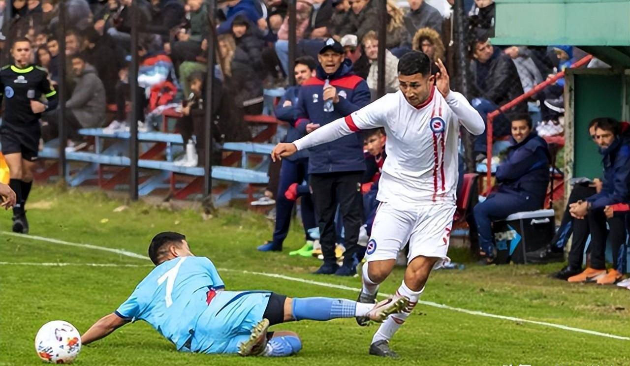 阿甲:阿根廷青年人vs罗萨里奥中央,谁能延续强势?