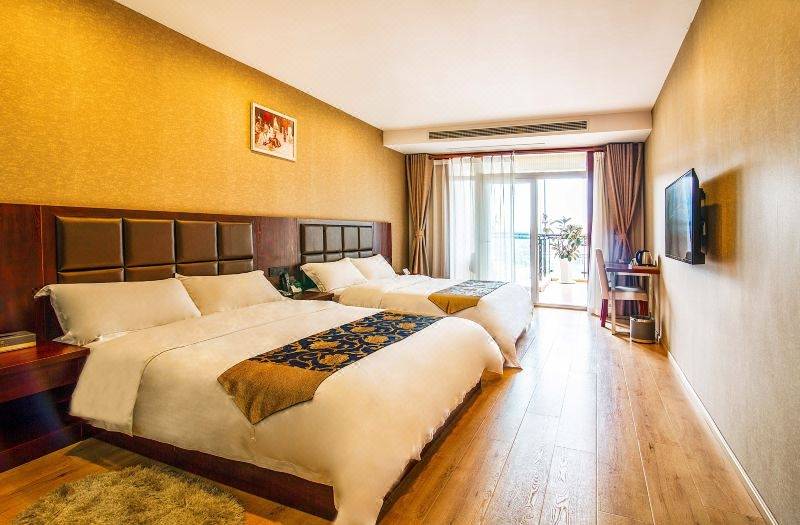 镇day2茶卡盐湖-德令哈-翡翠湖-大柴旦day3315国道-水上雅丹-双色公路