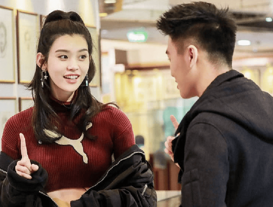何猷君陪奚梦瑶产检女方大肚明显四肢仍纤细豪车座驾超吸睛